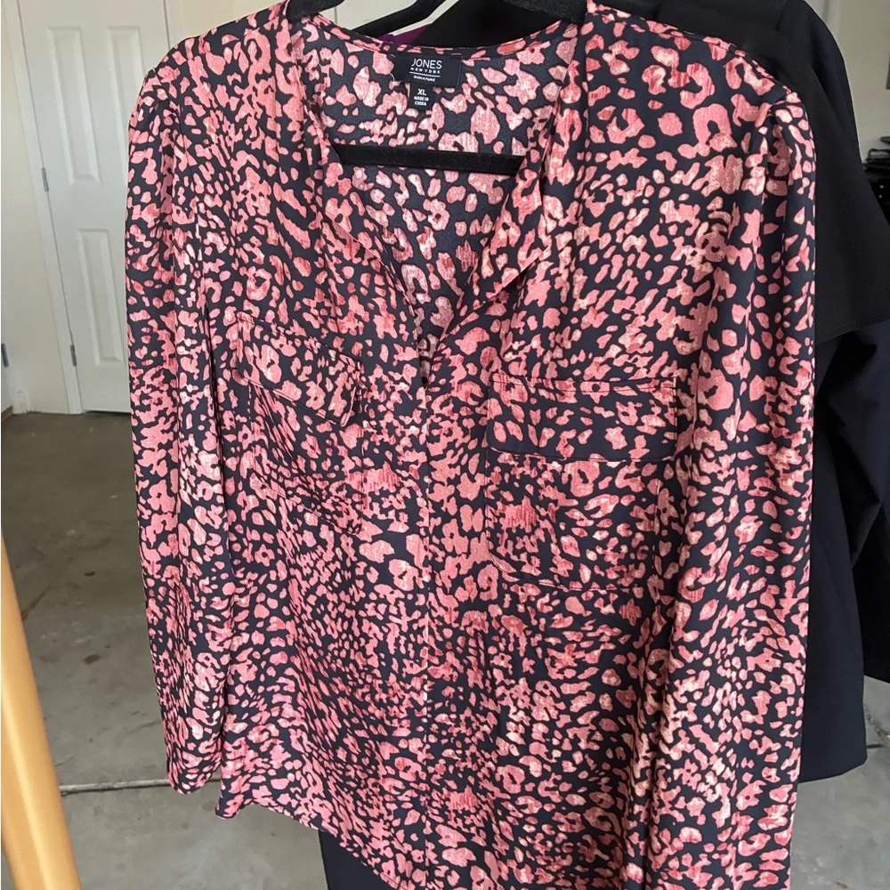 Assorted Clothing Bundle - Picture 5 of 8